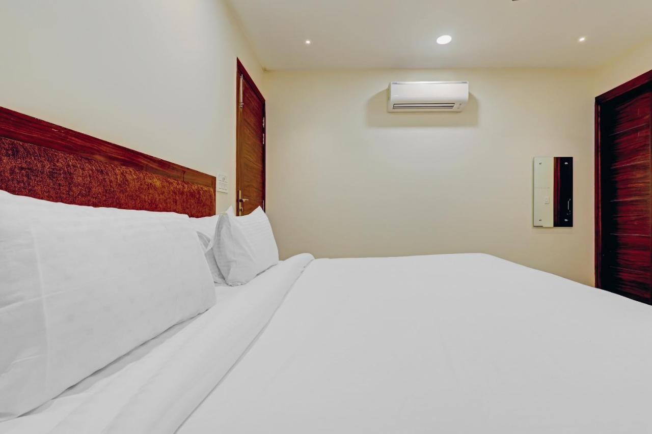 Collection O Hotel Aditya Palace Near Leisure Valley Park คูร์เคาน์ ภายนอก รูปภาพ